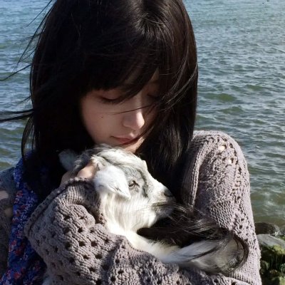 老艺术家孙女晒豪宅名表，家长出面回应，一个月持续发酵